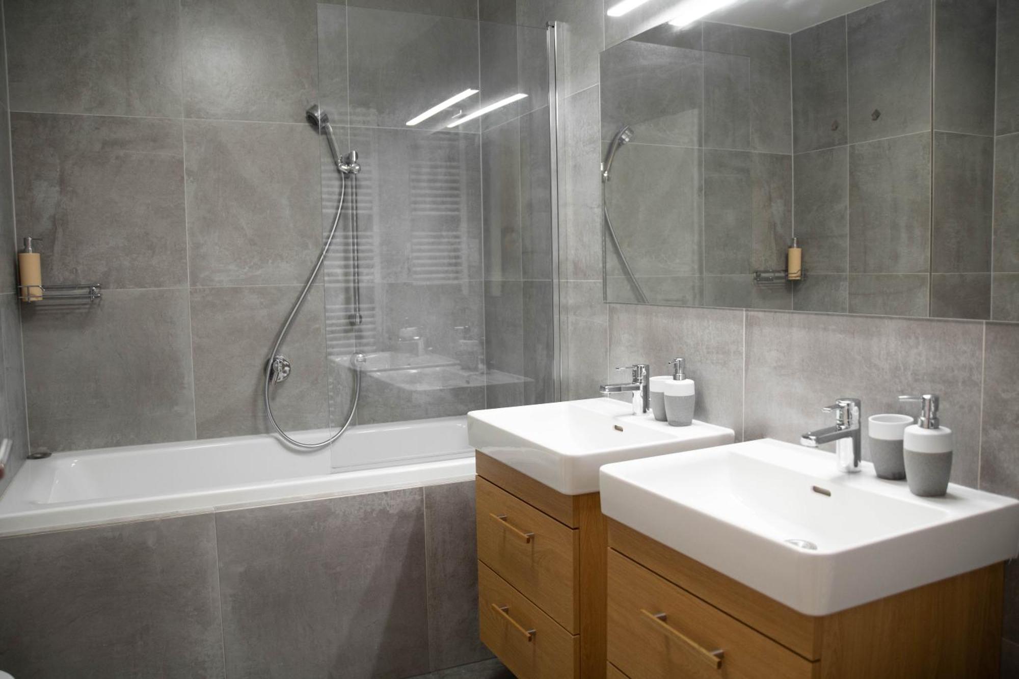 Newly Built Apartment With Balcony, Ac And Free Indoor Garage Prag Exterior foto